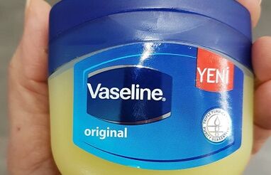 Vaseline-k kide bat handitzeko erabili du