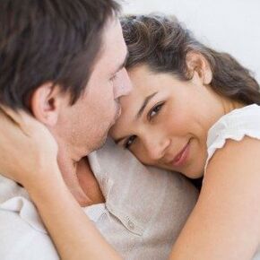 Gizonezko emakumea zakila handitzeko gelarekin